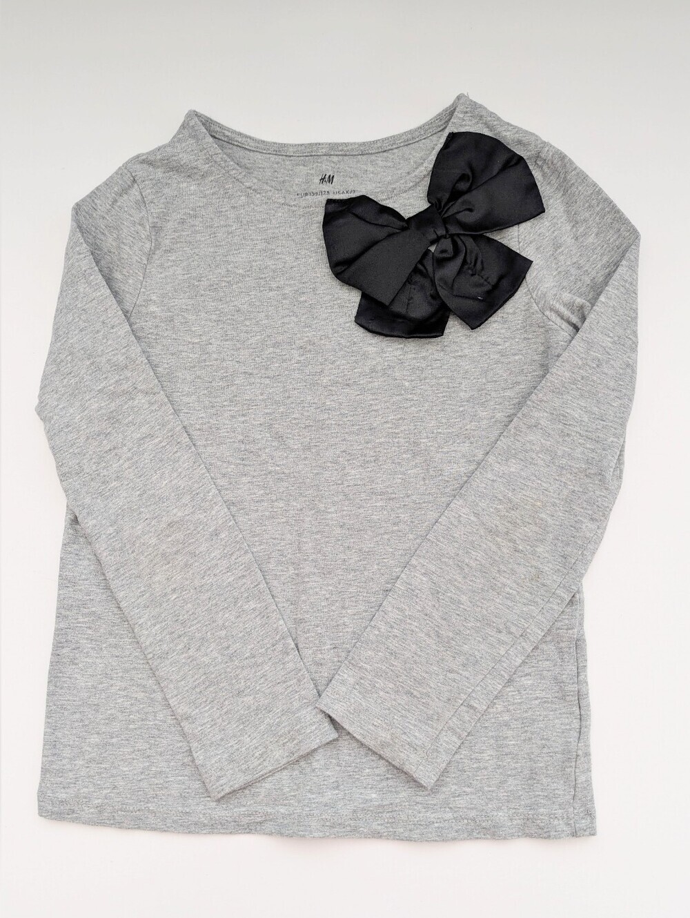 H&M Girls' (6X/7) Gray Lightweight Long-Sleeve Tee/Top with Black Bow Accent